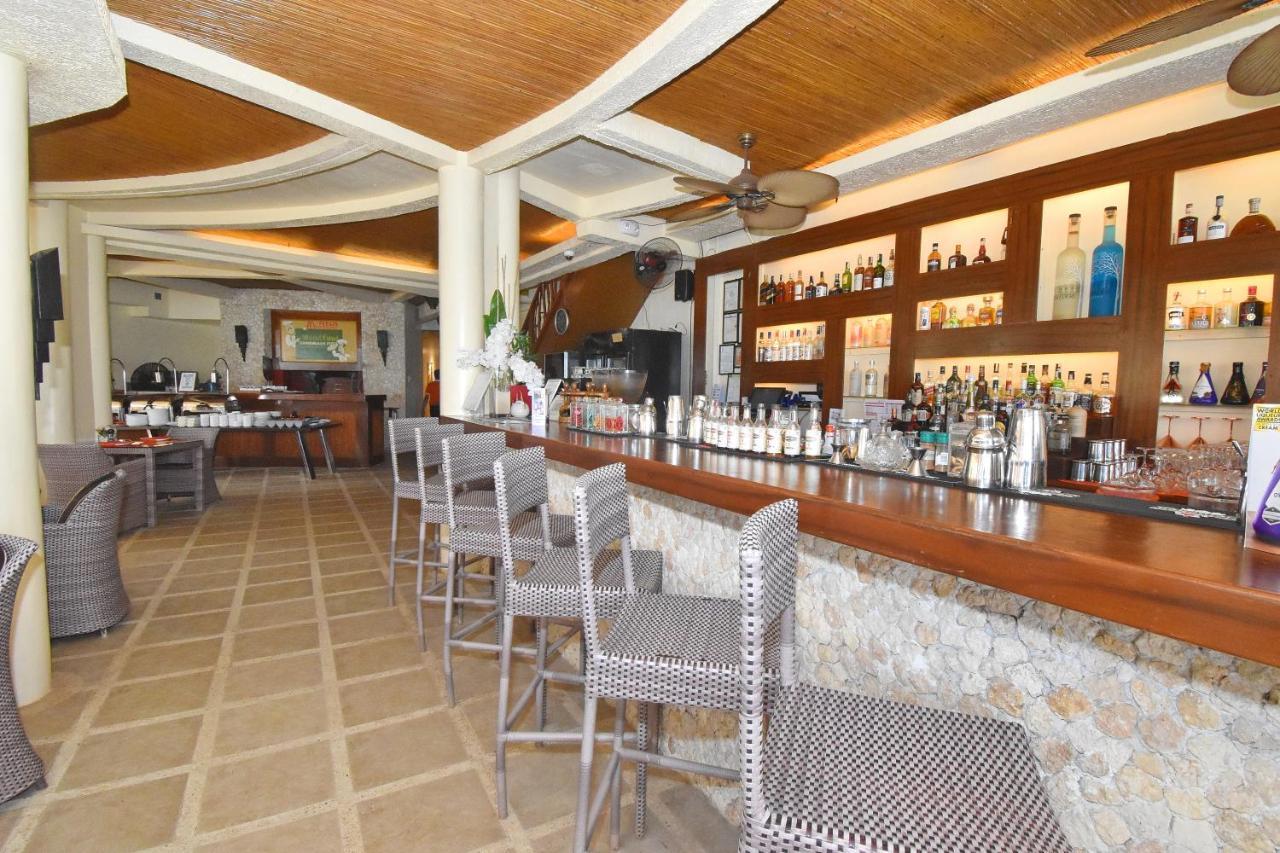 Ambassador In Paradise Balabag  Exterior photo The bar at the Beach Club